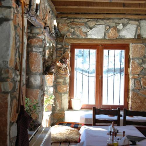 Tavern Petrino Elatohori2